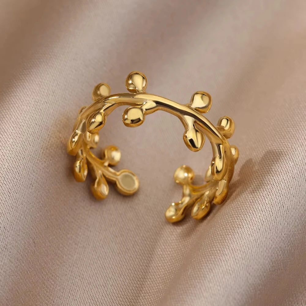 Aura Geometric Zircon Ring – Luxury Gold Edition