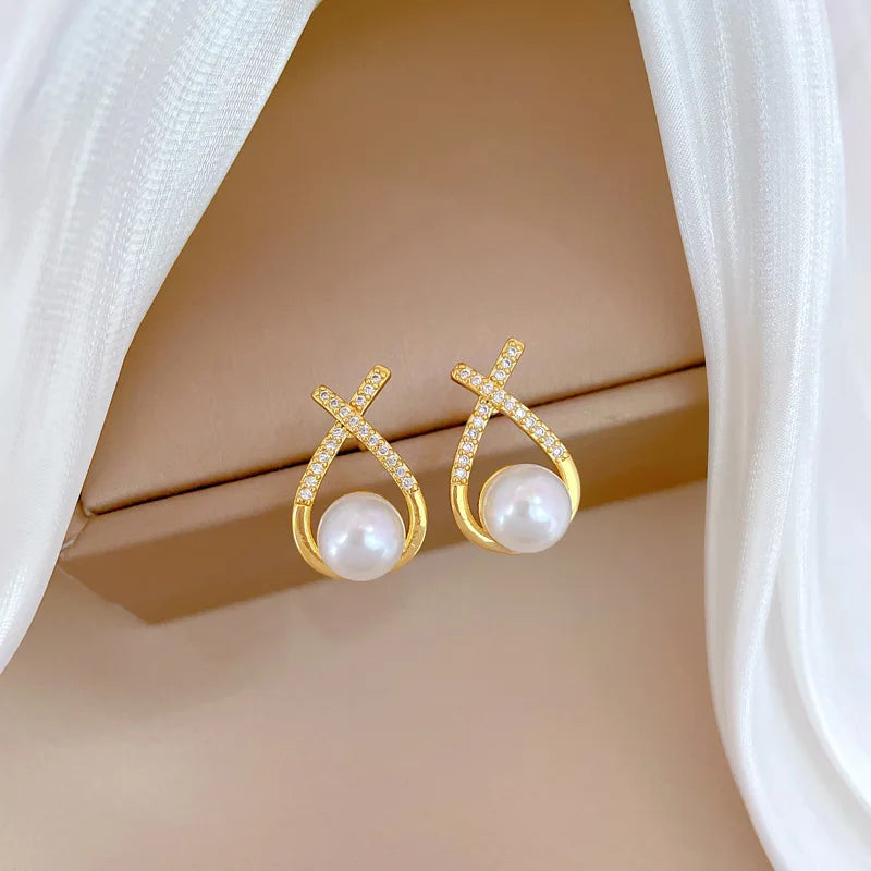 Aura Abstract Pearl Infinity Jewelry Set