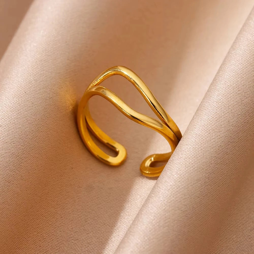 Aura Geometric Zircon Ring – Luxury Gold Edition