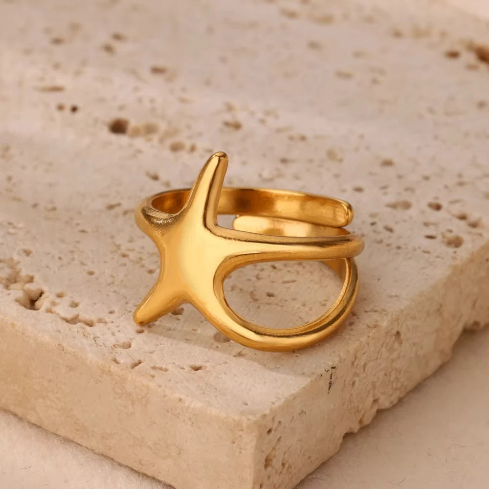Aura Geometric Zircon Ring – Luxury Gold Edition