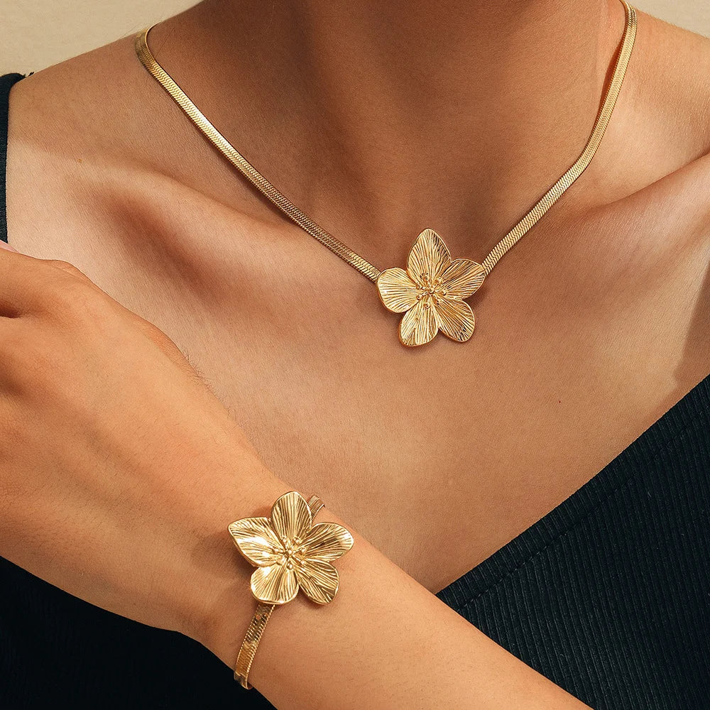 Aura Golden Magnolia Jewelry Set