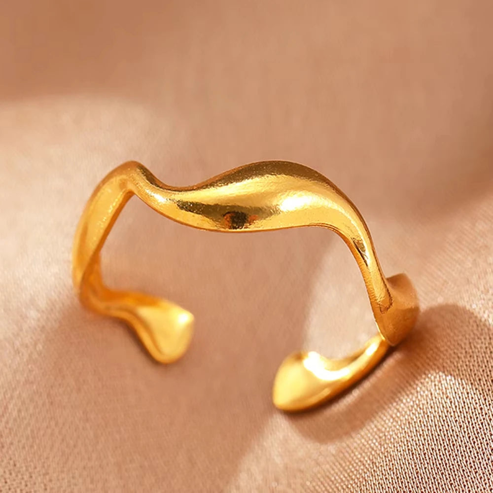Aura Geometric Zircon Ring – Luxury Gold Edition