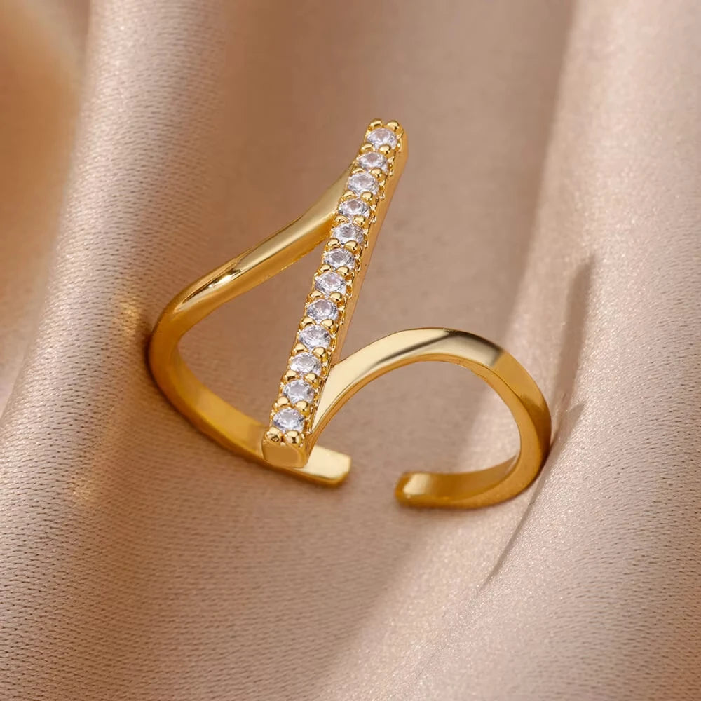 Aura Geometric Zircon Ring – Luxury Gold Edition