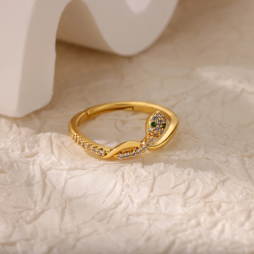 Aura Geometric Zircon Ring – Luxury Gold Edition