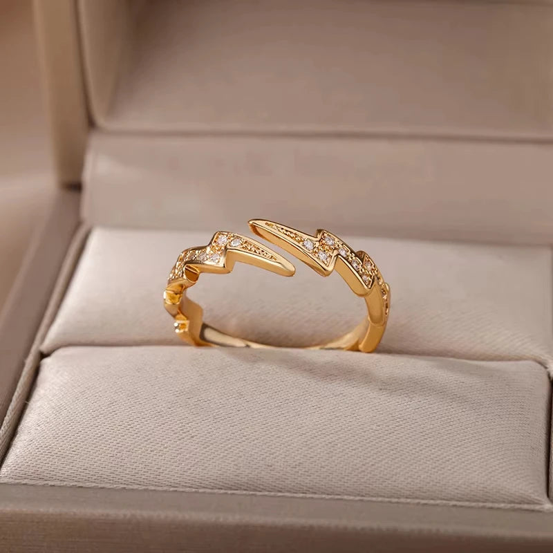 Aura Geometric Zircon Ring – Luxury Gold Edition